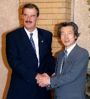 Koizumi meets Mexican Pres. Fox